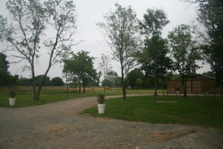 L'entrée avec parking